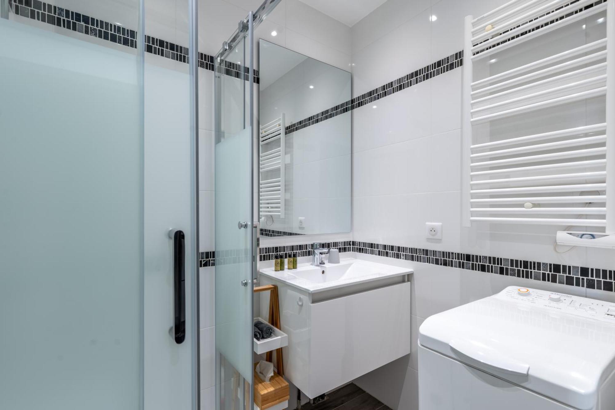 Fabuleux Appartement 2 Personnes Au Coeur De Menton, Climatise Et Proche Gares Routiere Et Sncf Bagian luar foto