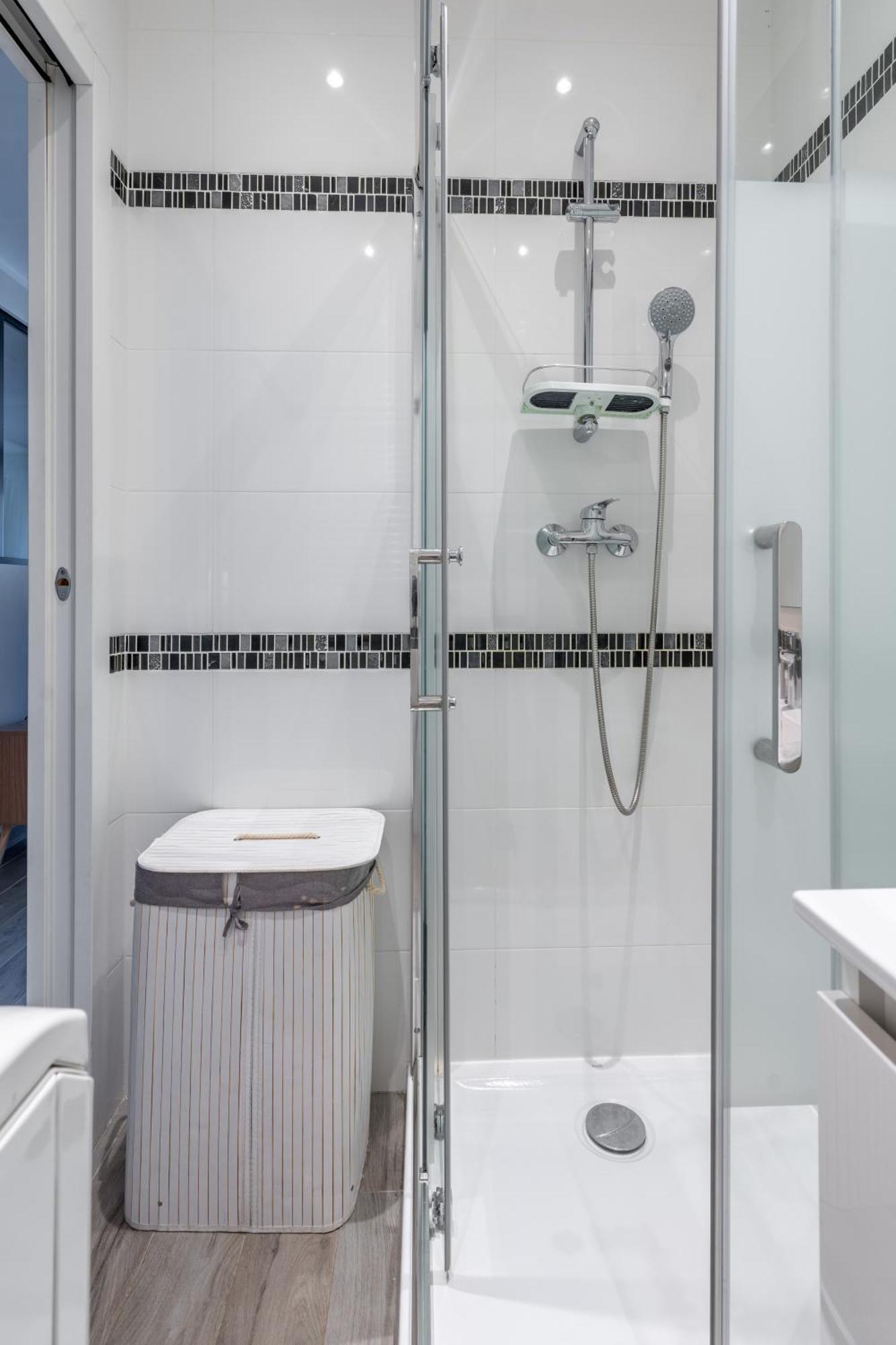 Fabuleux Appartement 2 Personnes Au Coeur De Menton, Climatise Et Proche Gares Routiere Et Sncf Bagian luar foto