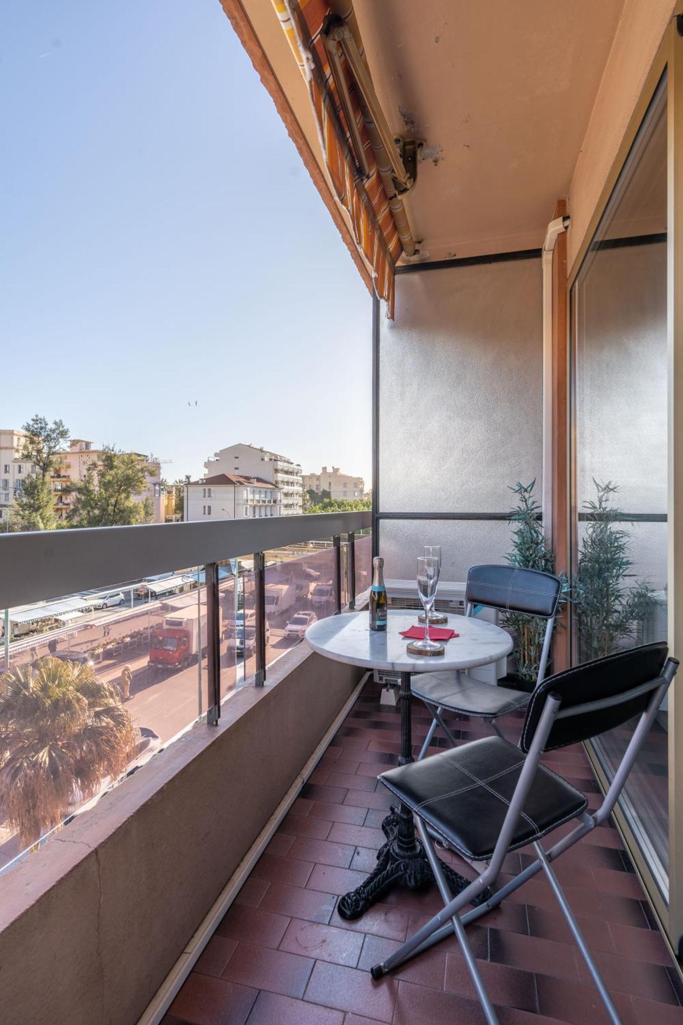 Fabuleux Appartement 2 Personnes Au Coeur De Menton, Climatise Et Proche Gares Routiere Et Sncf Bagian luar foto