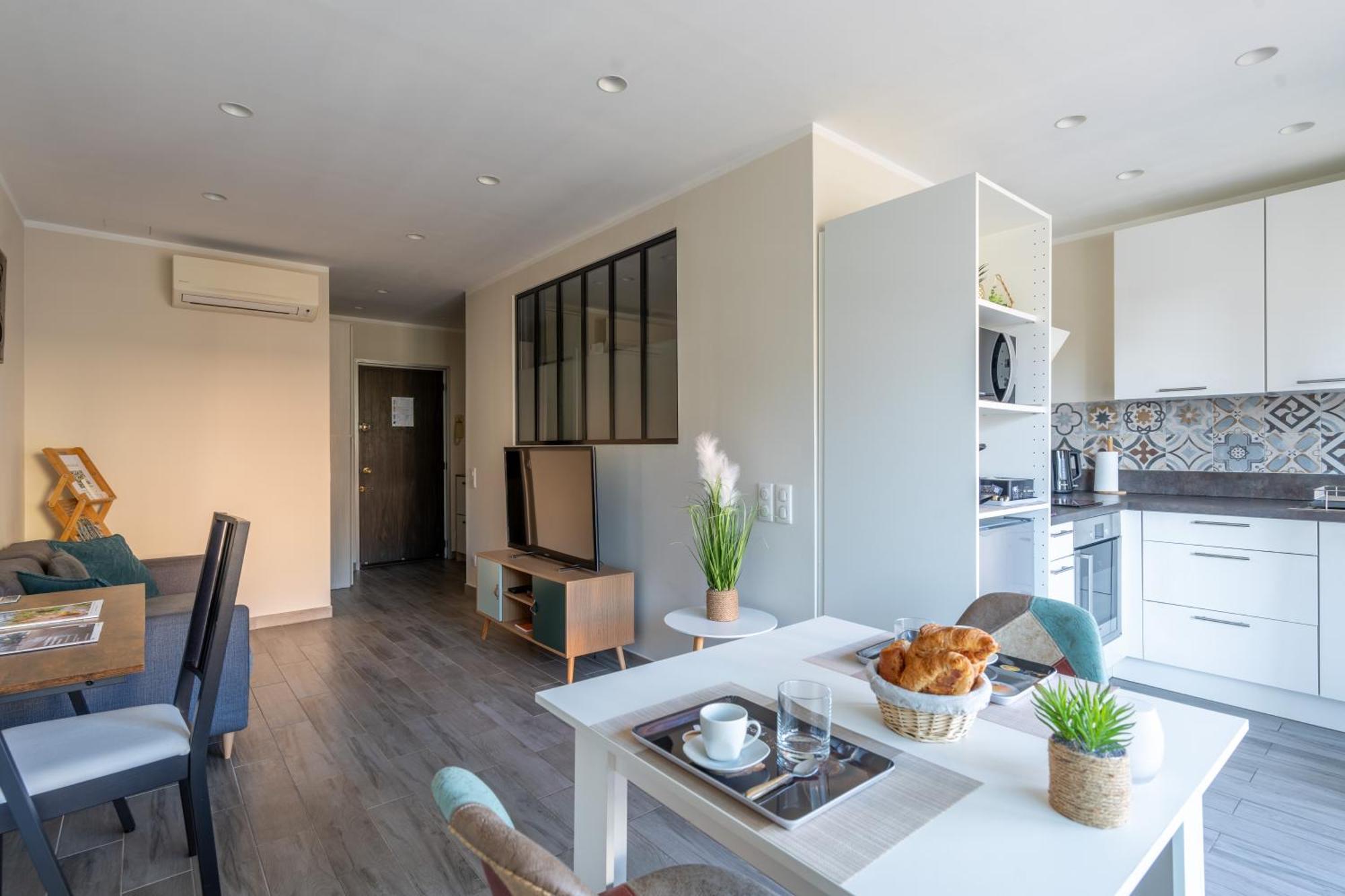 Fabuleux Appartement 2 Personnes Au Coeur De Menton, Climatise Et Proche Gares Routiere Et Sncf Bagian luar foto