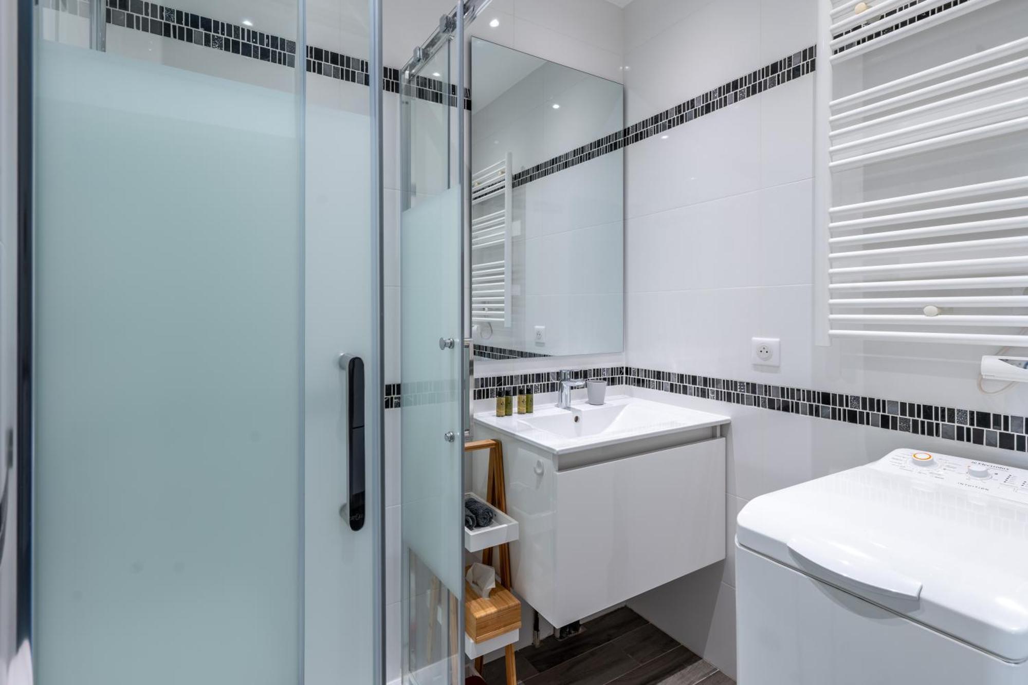 Fabuleux Appartement 2 Personnes Au Coeur De Menton, Climatise Et Proche Gares Routiere Et Sncf Bagian luar foto